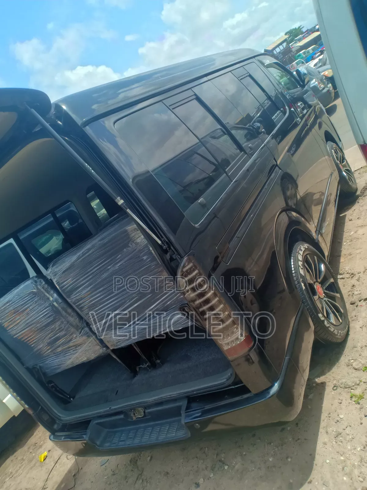 Toyota HiAce 2013 Black