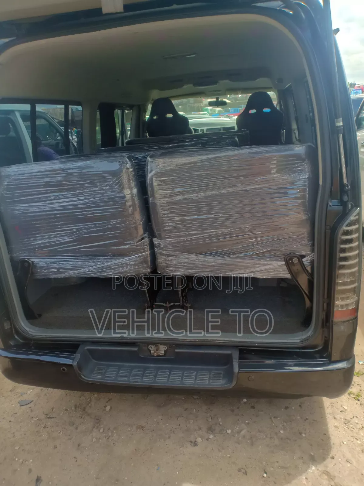 Toyota HiAce 2013 Black