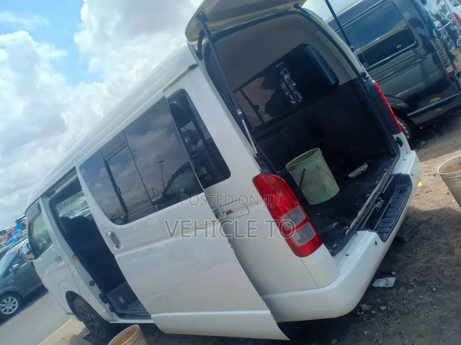 Toyota HiAce 2013 Black