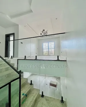Chic Glass Railings: Perfect Blend of Style, Safety