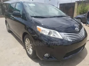 Toyota Sienna XLE FWD 8-Passenger 2013 Black