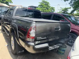 Toyota Tacoma PreRunner V6 4dr Access Cab 6.1 ft. SB (4.0L 6cyl 5A)