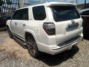 Toyota 4-Runner Limited 4dr SUV (4.0L 6cyl 5A) 2015 White