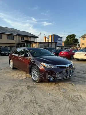 Toyota Avalon Limited Sedan FWD (3.5L 6cyl 6A) 2013 Red