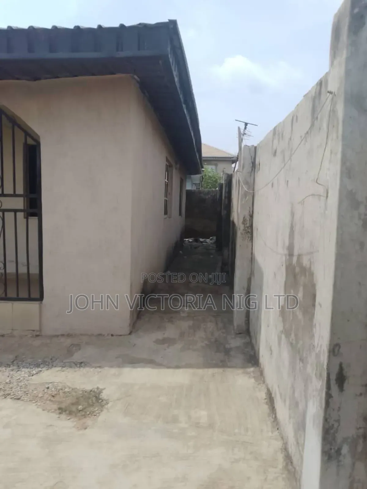 4bdrm Block of Flats in Atitebi Olorunshola, Ayobo for sale