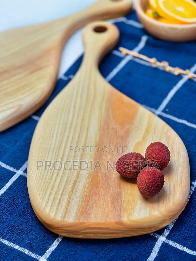 Leaf-Shaped Wooden Serving Board – 35cm
