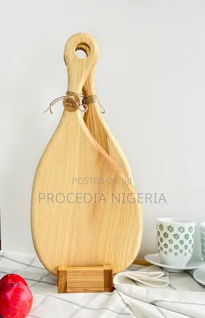 Leaf-Shaped Wooden Serving Board – 35cm