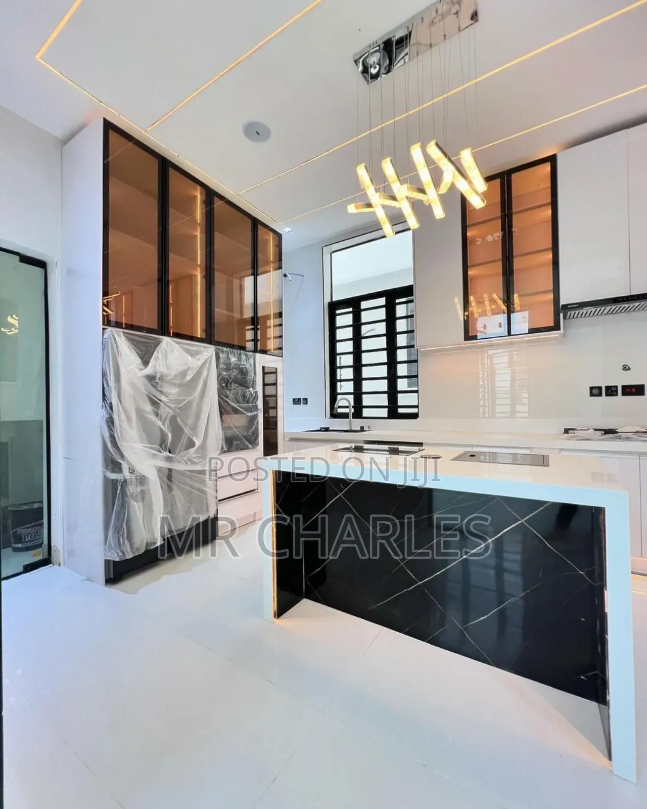 Furnished 5bdrm Duplex in Chevron for sale