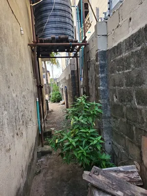 5bdrm House in Igboneri, Okokomaiko for sale