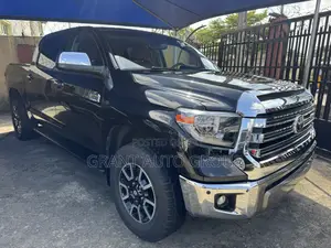 Toyota Tundra 1794 5.7L V8 4x4 CrewMax 5.6 ft. box 145.7 in. WB 2020
