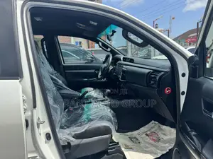 New Toyota Hilux Revo Smart Cab Petrol 2.7 RWD 2022 White