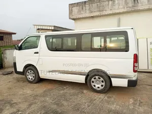 Ac Hummer Buses for Hire