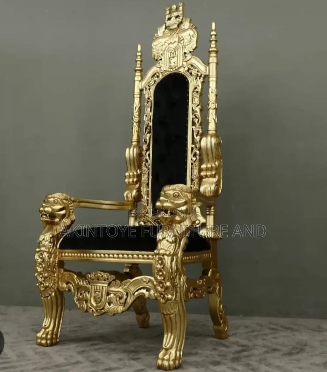 A Single Pala Royal Chair