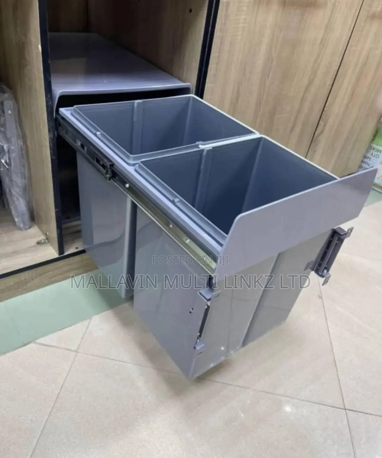 Kitchen Cabinet Inbuilt Waste Bin