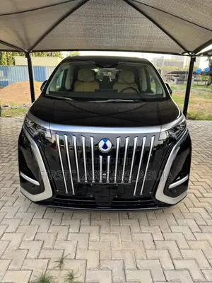 Photo - New Mercedes-Benz Vito 2025 Black
