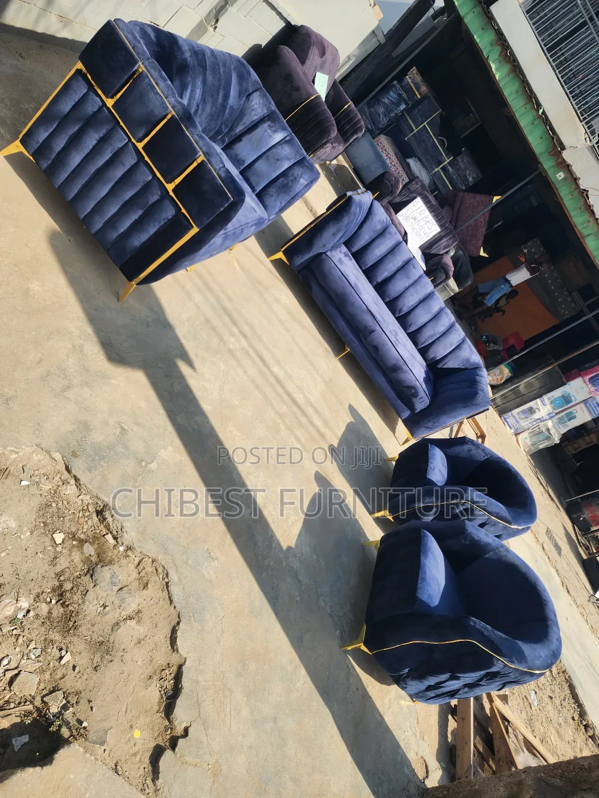 Standard Sitting Room Sofa Made With Quality Materials