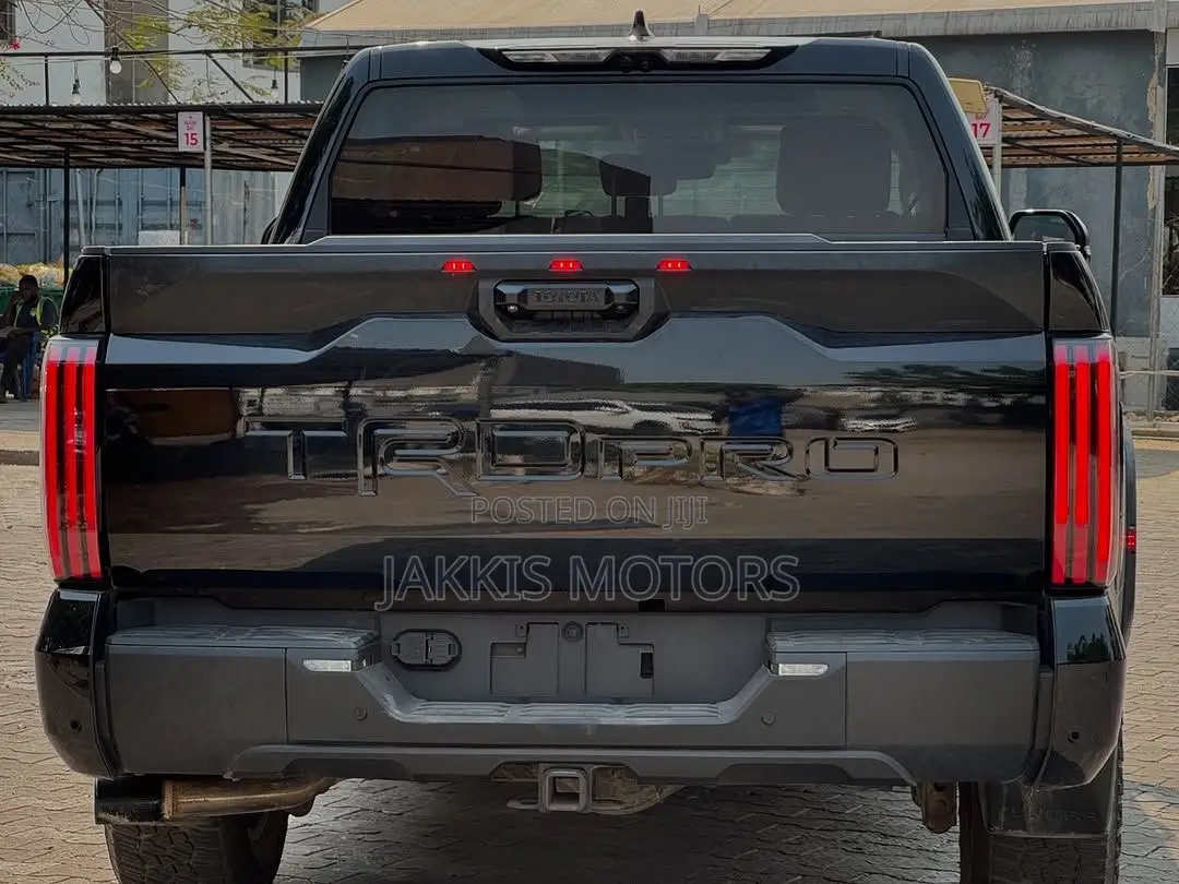 Toyota Tundra 2024 Black