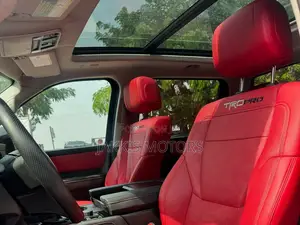 Toyota Tundra 2024 Black