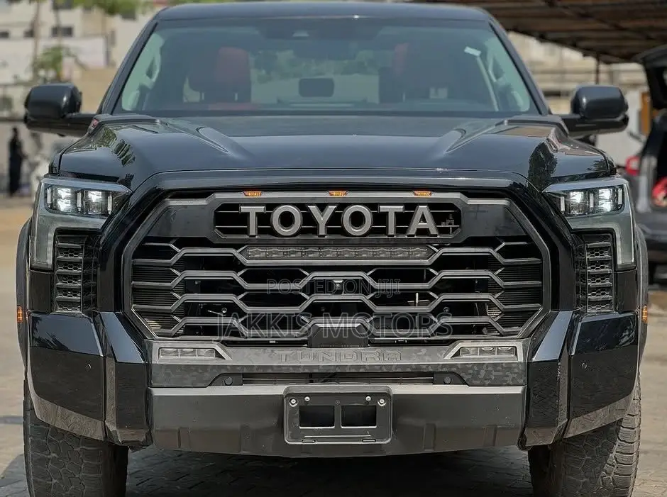 Toyota Tundra 2024 Black