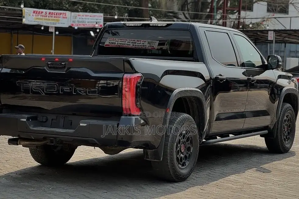 Toyota Tundra 2024 Black