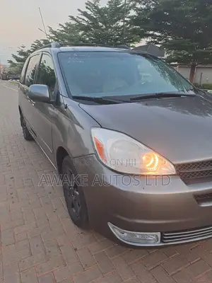 Toyota Sienna LE AWD 2005 Gray