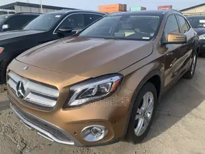 Mercedes-Benz GLA 250 2018 Gold