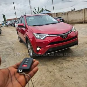 Photo - Toyota RAV4 Limited AWD (2.5L 4cyl 6A) 2016 Red