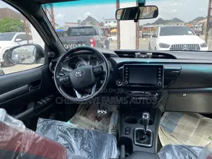 New Toyota Hilux 2023 White