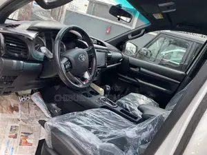 New Toyota Hilux 2023 White