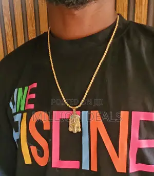 Photo - Classic Twisted Men's Gold Neckpiece N Pendant