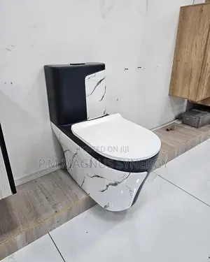 England Standard Black And White Design Toilet Seat