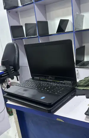 Laptop Dell Latitude 15 E5540 6GB Intel Core i5 HDD 500GB