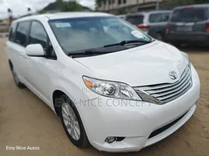 Toyota Sienna XLE 7-Passenger 4dr Minivan AWD (3.5L 6cyl 6A) 2015 White
