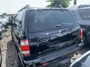 Nissan Pathfinder LE Platinum 4x4 2004 Black