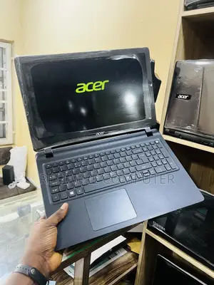 Laptop Acer Aspire ES1-523 4GB Intel Core I3 HDD 320GB