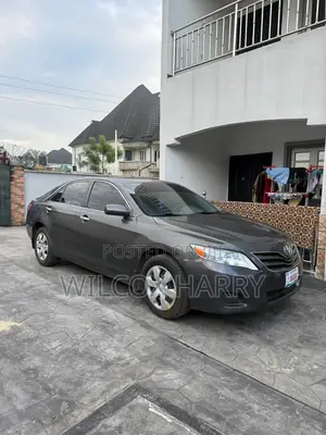 Toyota Camry LE 4dr Sedan (2.5L 4cyl 6AM) 2010 Gray