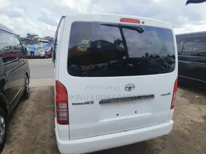 Toyota HiAce 2013 White