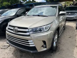 Toyota Highlander Limited Platinum 4dr SUV (3.5L 6cyl 6A) 2015 Gold