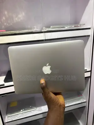 Laptop Apple MacBook Pro 2015 8GB Intel Core I5 SSD 256GB