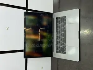 Laptop Apple MacBook Pro 2018 32GB Intel Core I7 SSD 1T