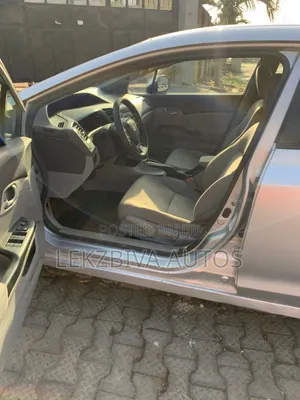 Honda Civic 1.8 5 Door Automatic 2012 Silver