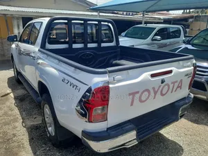 Toyota Hilux Revo Double Cab Petrol 2.7 AWD 2016 White