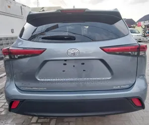 Toyota Highlander 2021 Blue