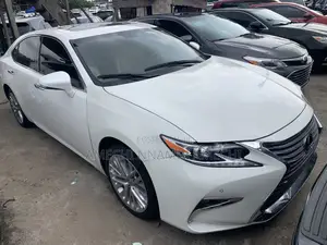 Lexus ES 350 FWD 2015 White