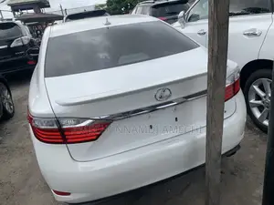 Lexus ES 350 FWD 2015 White