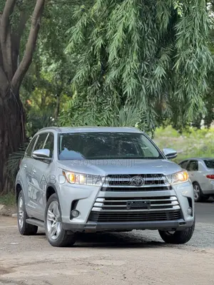 Photo - Toyota Highlander Limited 4x4 V6 (3.5L 6cyl 8A) 2017 Gray