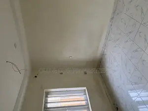 2bdrm Block of Flats in Nut District for rent