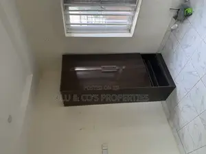 2bdrm Block of Flats in Nut District for rent