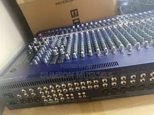24 Channels Yamaha Mixer Mg24