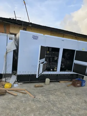 Perkins Diesel Soundproof Generator Sp800kva 2years Wty